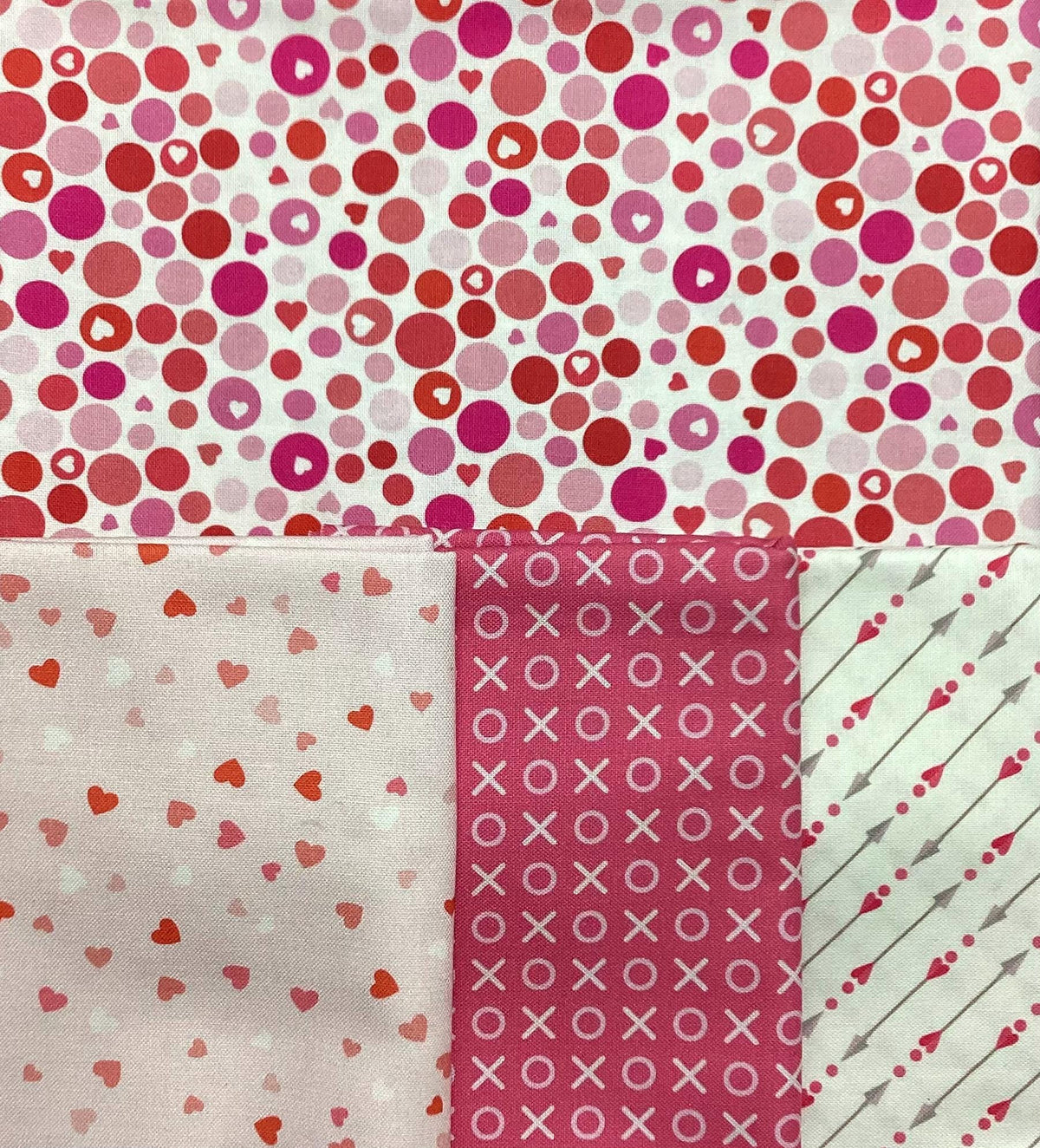 Pearl Essence Scrolls Table Runner Kit