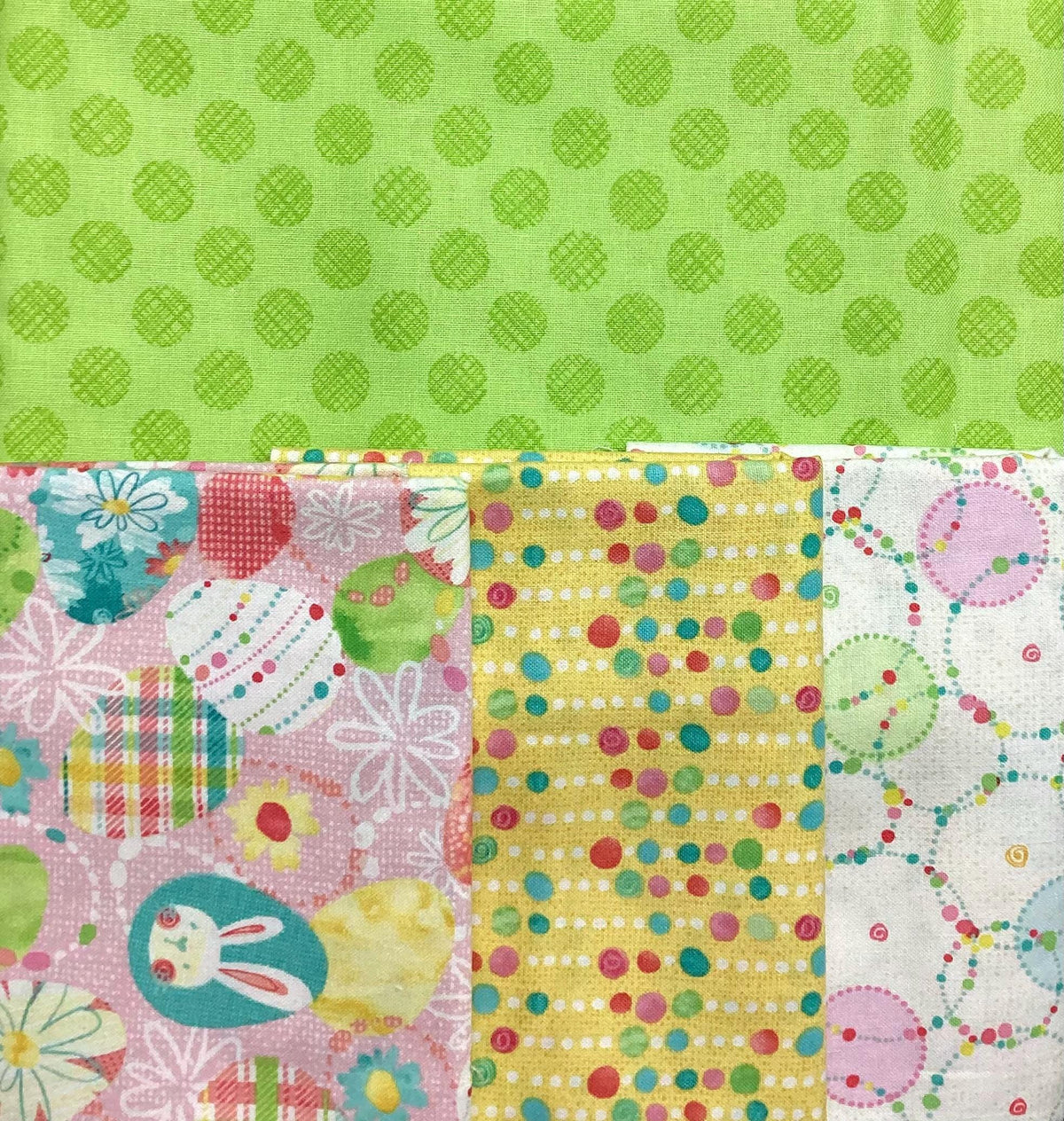 Pearl Essence Scrolls Table Runner Kit